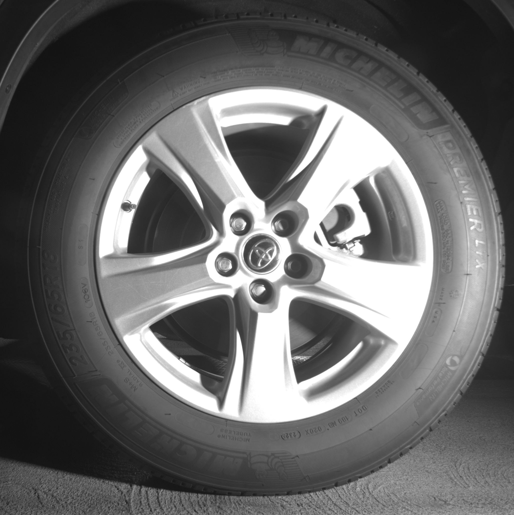 Used 2025 Toyota Highlander LE image 14