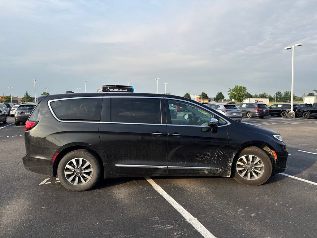 Used 2022 Chrysler Pacifica Limited FWD image 12