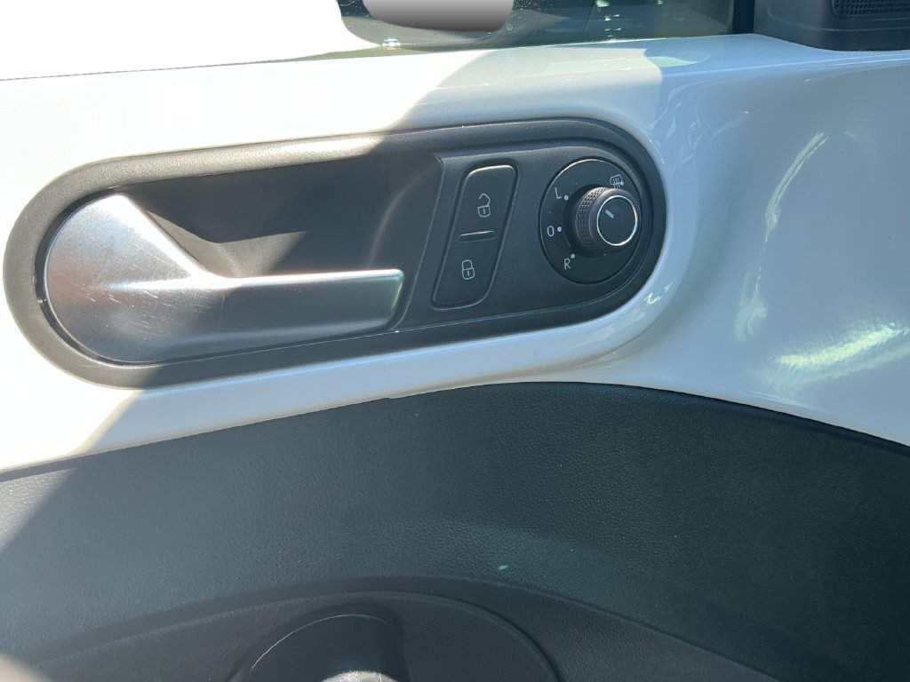 Used 2018 Volkswagen Beetle 2.0T SE FWD image 17