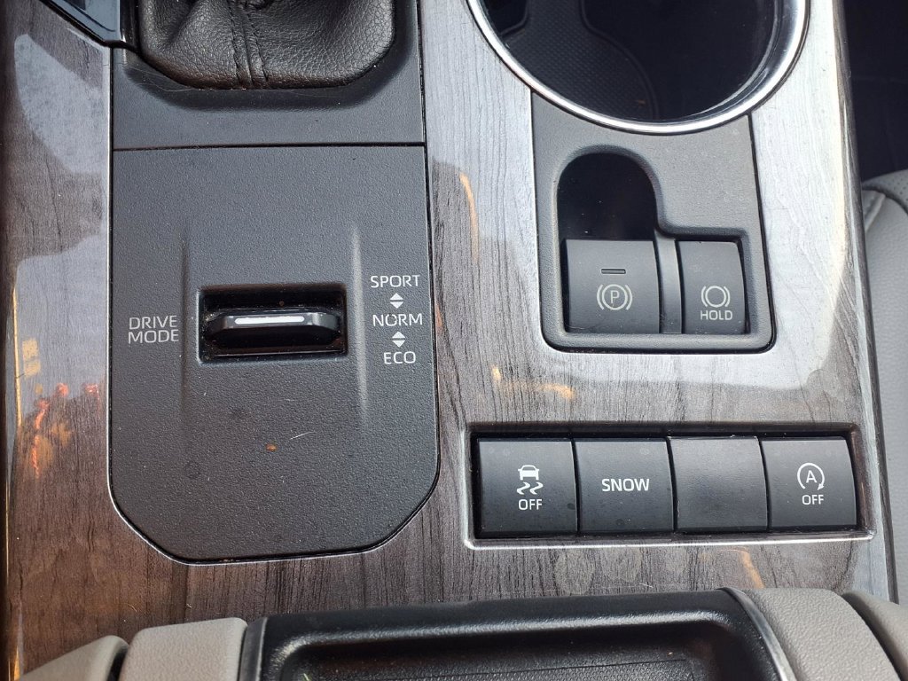Used 2021 Toyota Highlander Limited FWD image 12