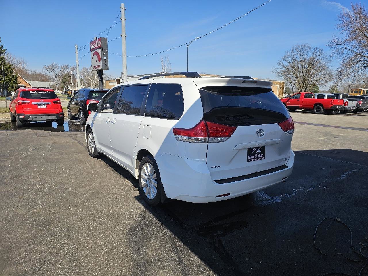 Used 2012 Toyota Sienna LE w/ Towing Pkg image 8