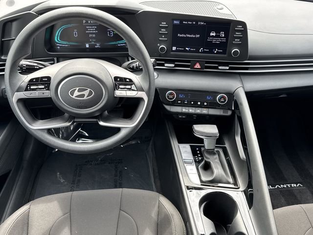 Certified 2025 Hyundai Elantra Hybrid FWD image 22