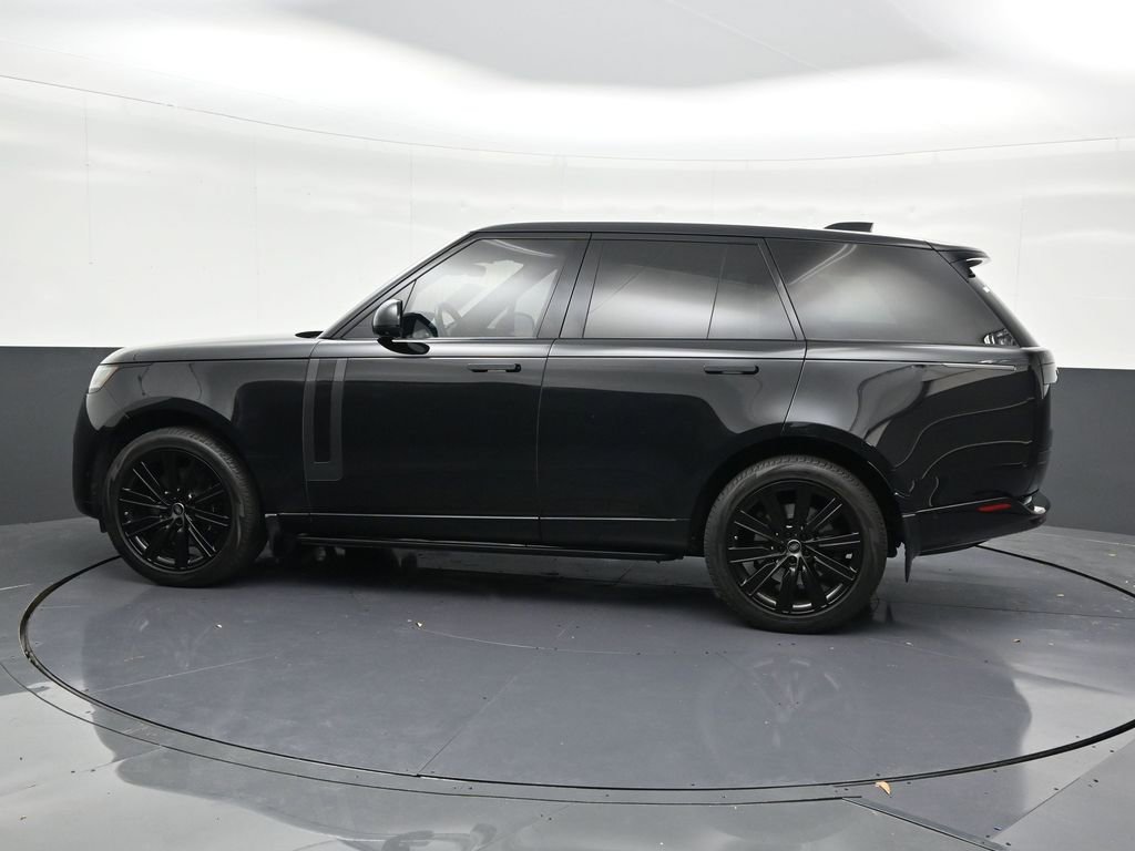 Used 2023 Land Rover Range Rover SE image 2