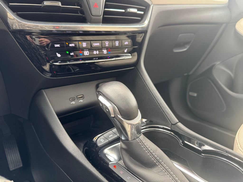 Used 2024 Buick Encore GX Avenir w/ Avenir Convenience Package image 12