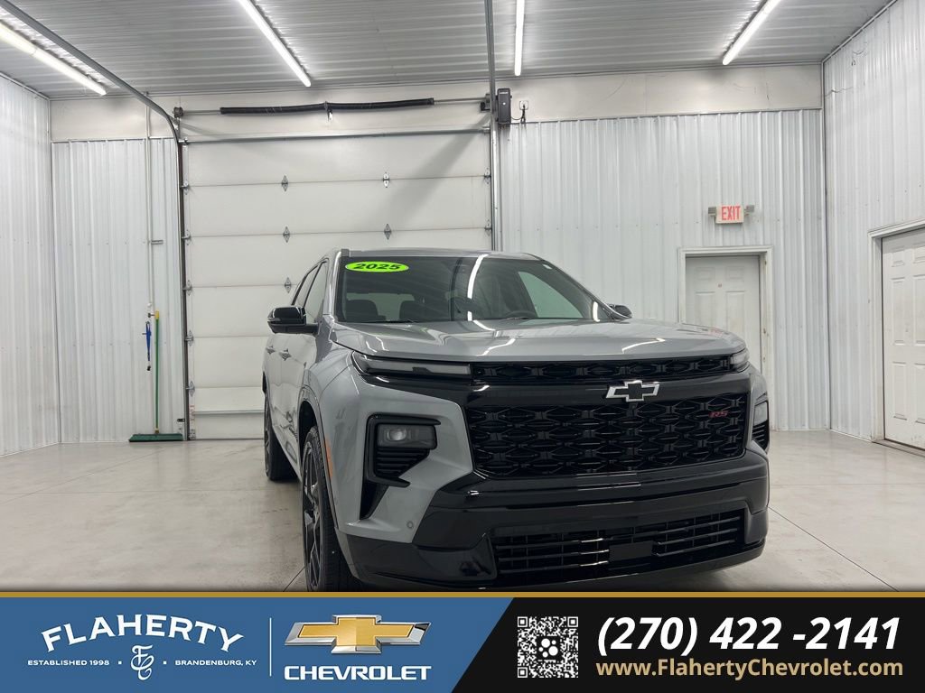 Used 2025 Chevrolet Traverse RS