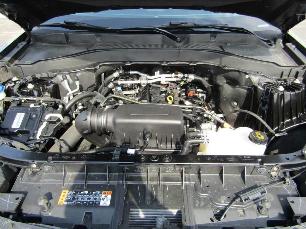 Used 2024 Ford Explorer XLT w/ Equipment Group 202A AWD/4WD image 34