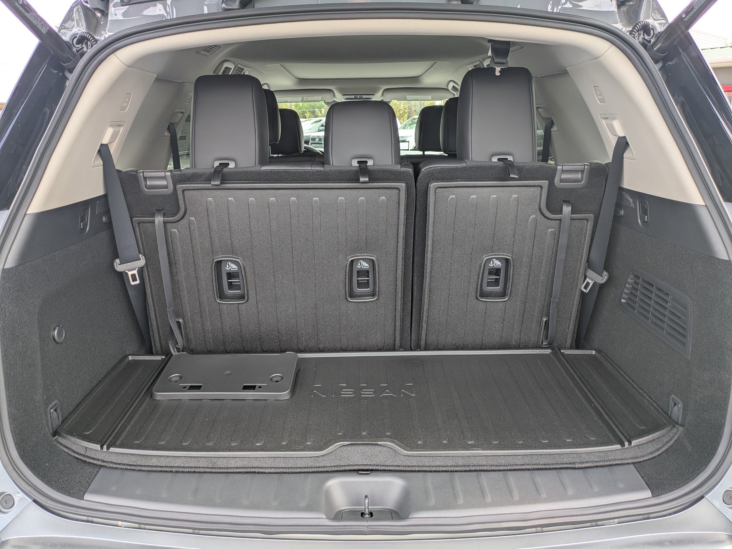 New 2026 Nissan Pathfinder Platinum w/ Cargo Package FWD image 13