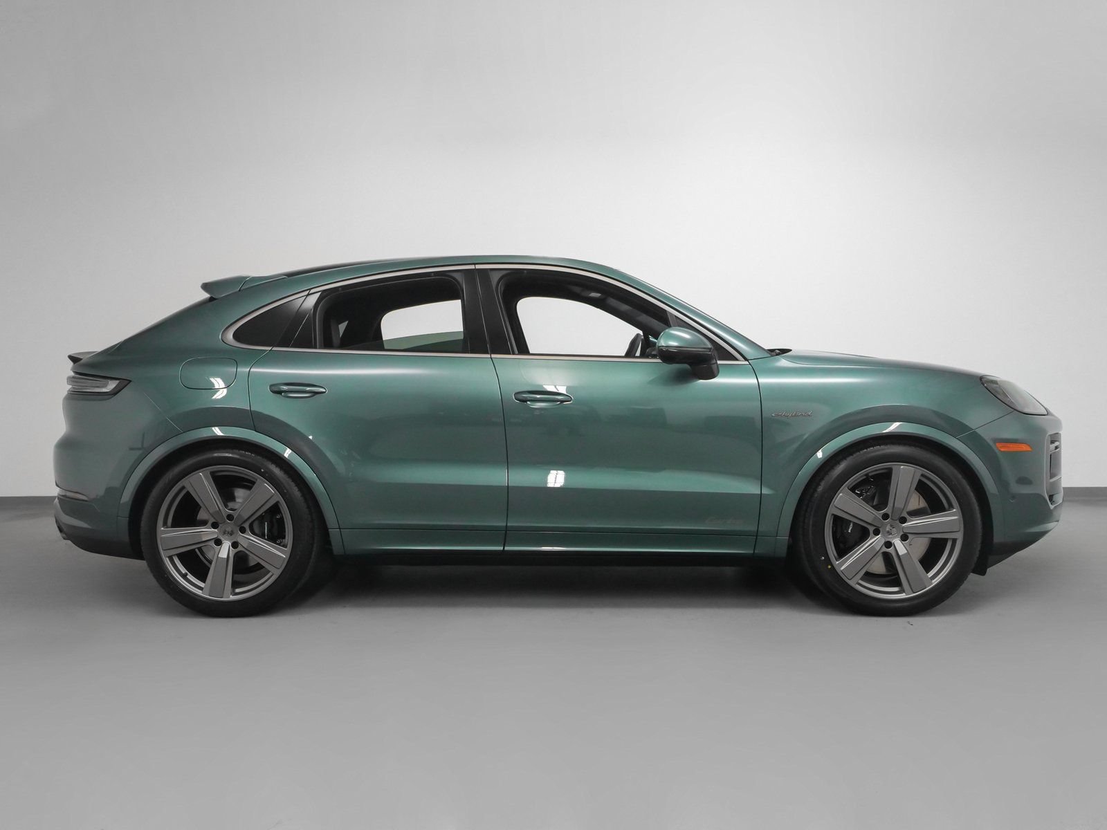 Used 2025 Porsche Cayenne Turbo AWD/4WD image 13
