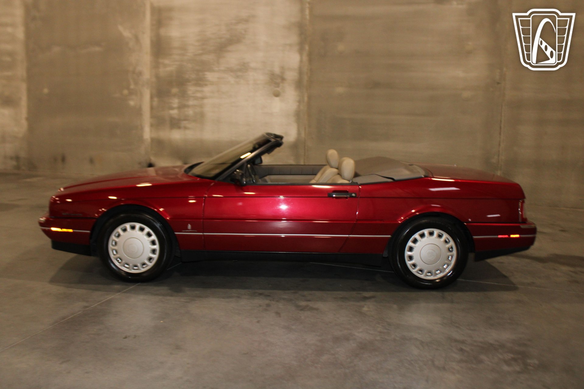 Used 1993 Cadillac Allante image 2