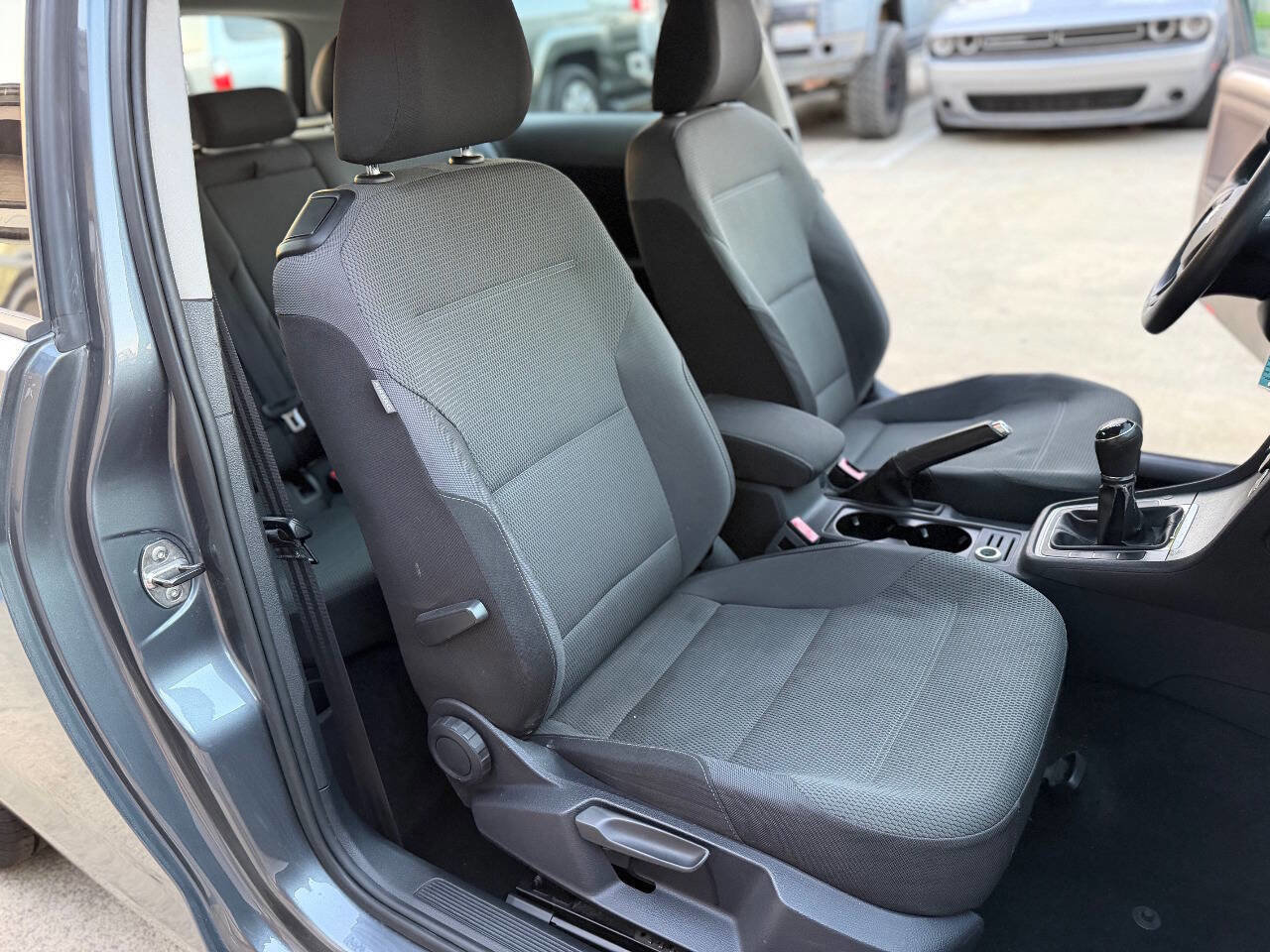 Used 2015 Volkswagen Golf Launch Edition image 15