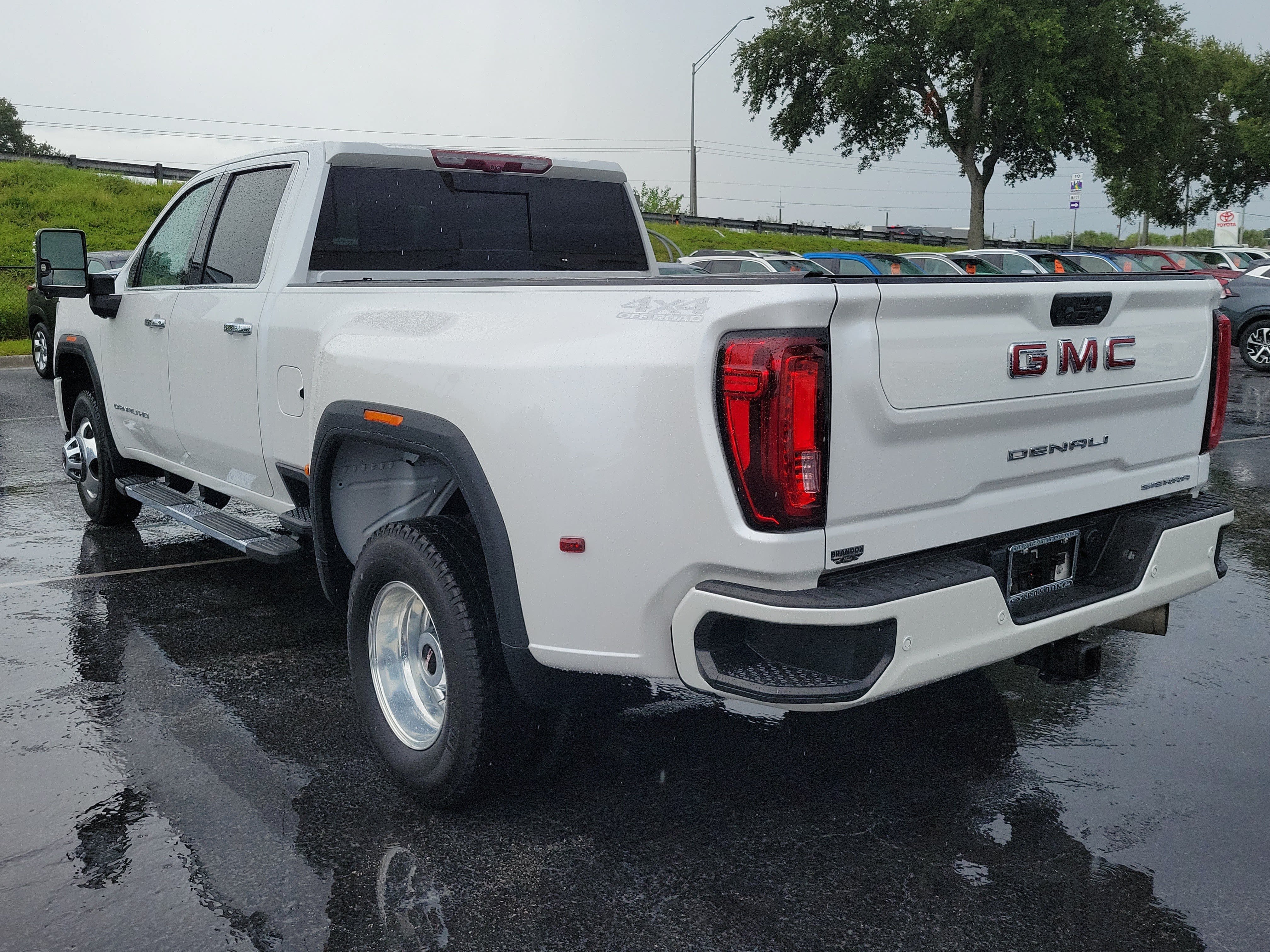 Used 2022 GMC Sierra 3500 Denali w/ Denali Ultimate Package AWD/4WD image 7