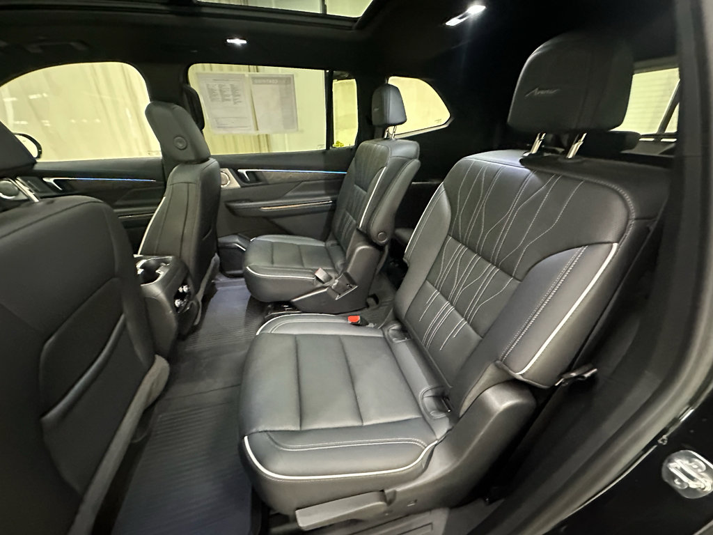 Certified 2025 Buick Enclave Avenir image 18