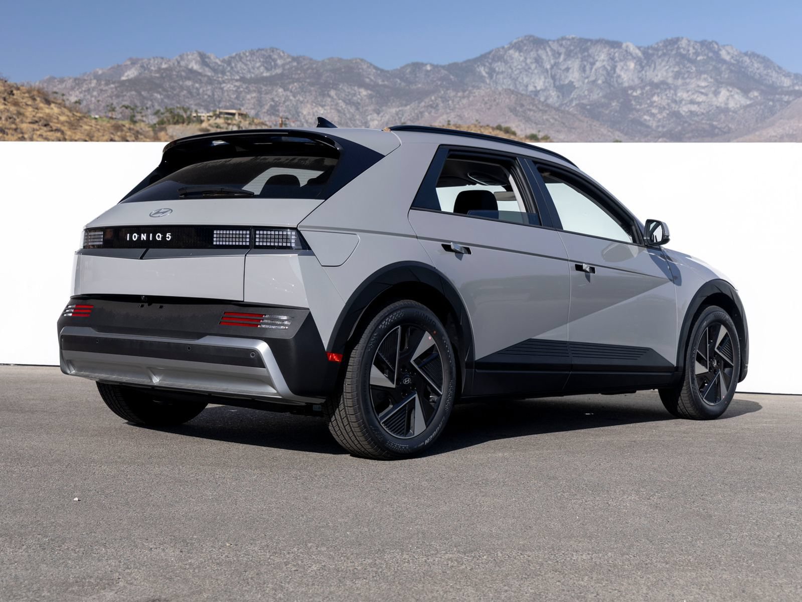 New 2027 Hyundai Ioniq 5 SEL RWD image 7