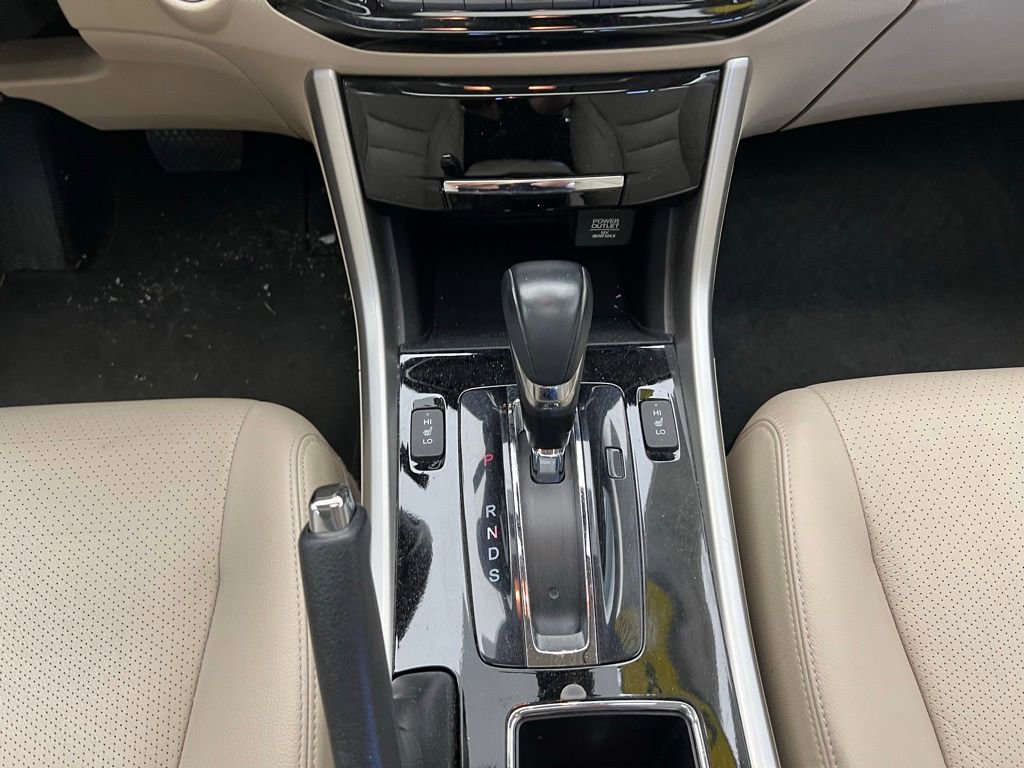 Used 2016 Honda Accord Touring image 11