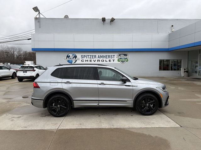 Used 2024 Volkswagen Tiguan SE R-Line image 11