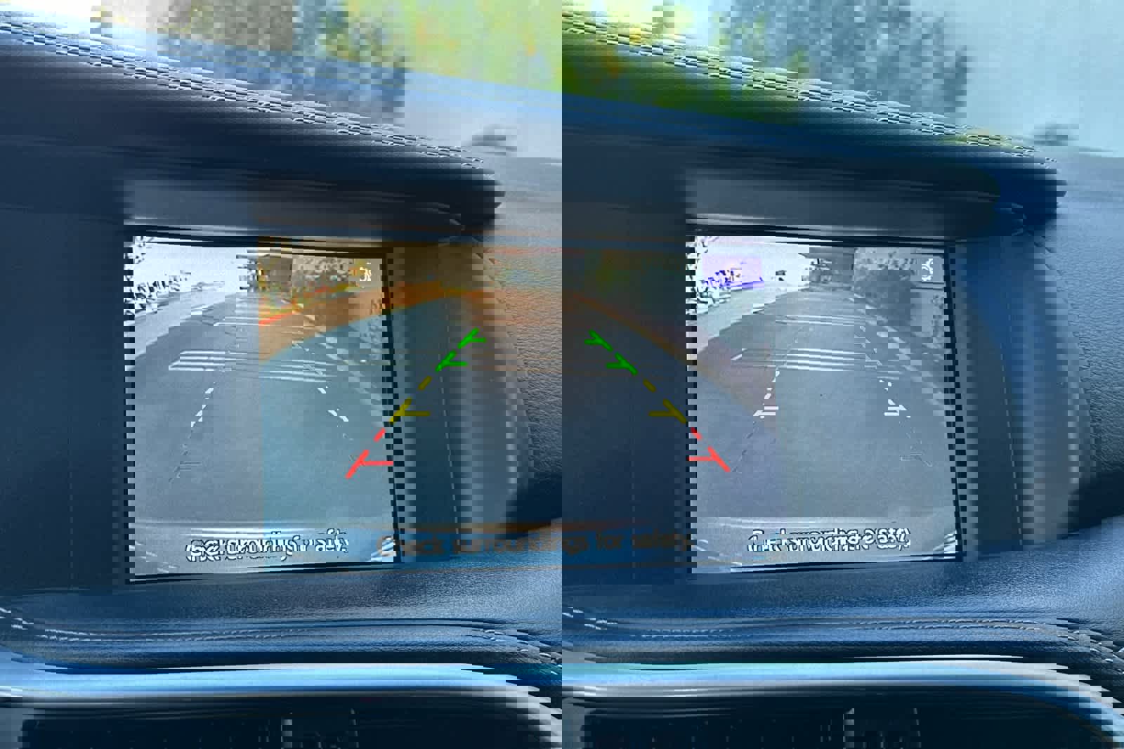 Used 2018 INFINITI QX30 Luxury image 21