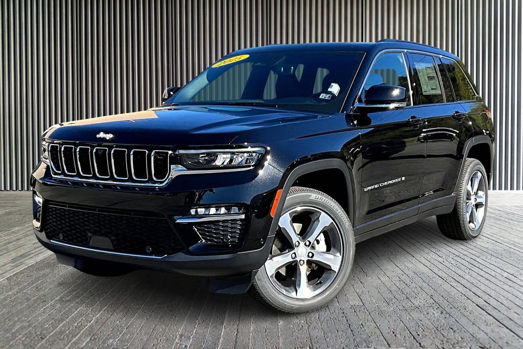 New 2025 Jeep Grand Cherokee Limited w/ Luxury Tech Group II image 2