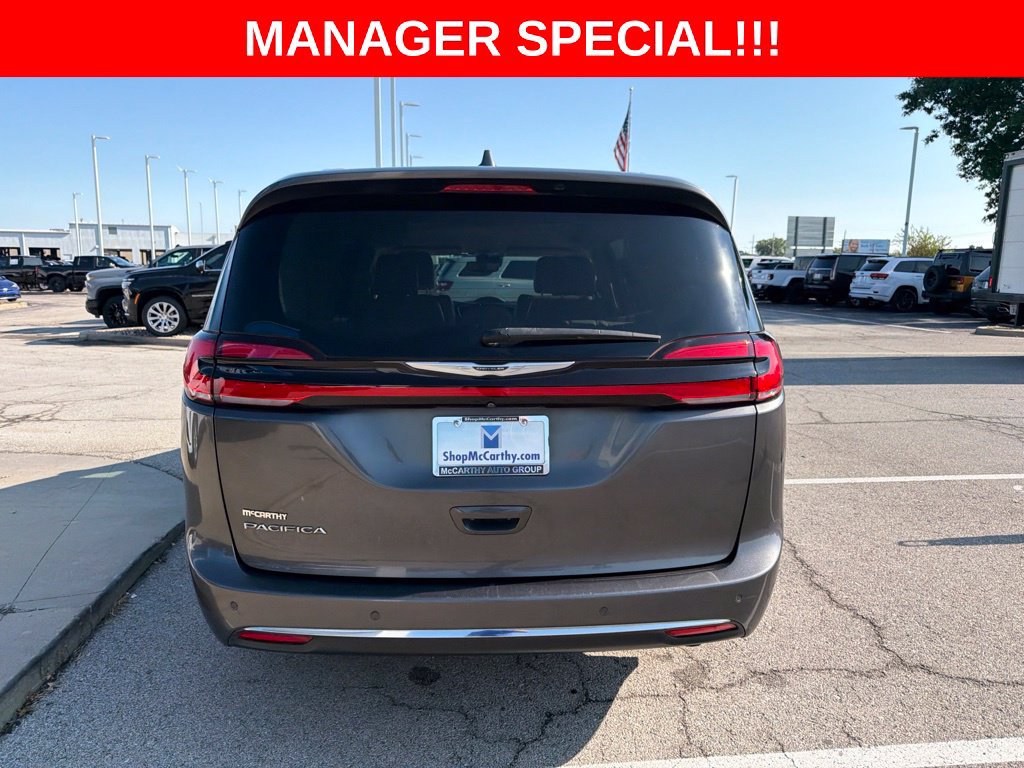 Used 2021 Chrysler Pacifica Touring-L FWD image 4