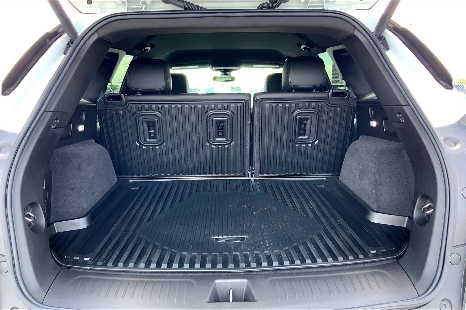 Used 2025 Cadillac XT5 Luxury w/ LPO, Floor Liner Package FWD image 34