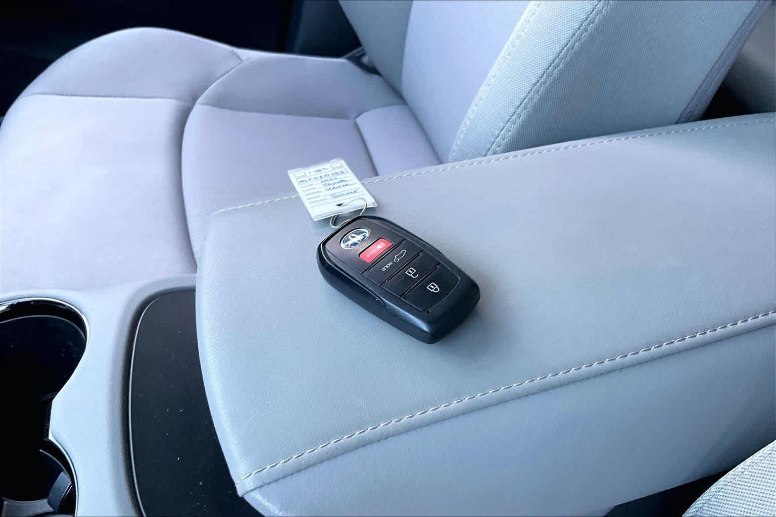 Used 2021 Toyota Venza LE AWD/4WD image 13