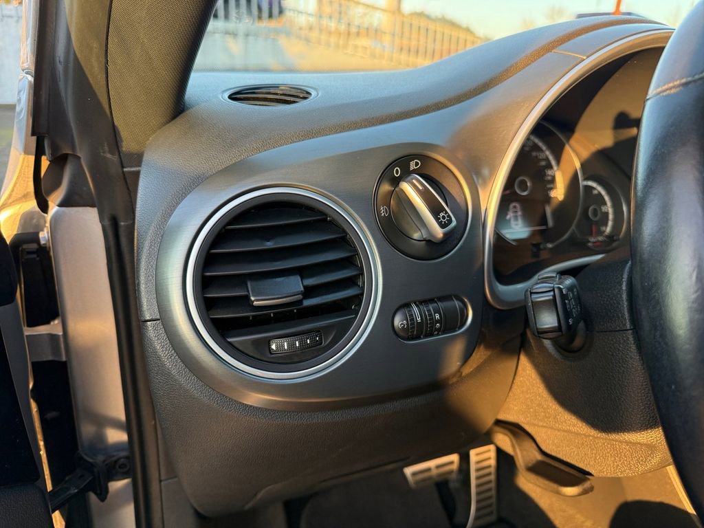 Used 2013 Volkswagen Beetle R-Line image 22