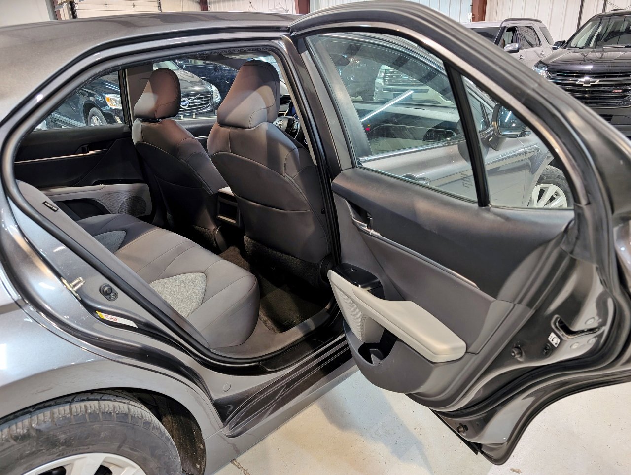 Used 2018 Toyota Camry LE image 24