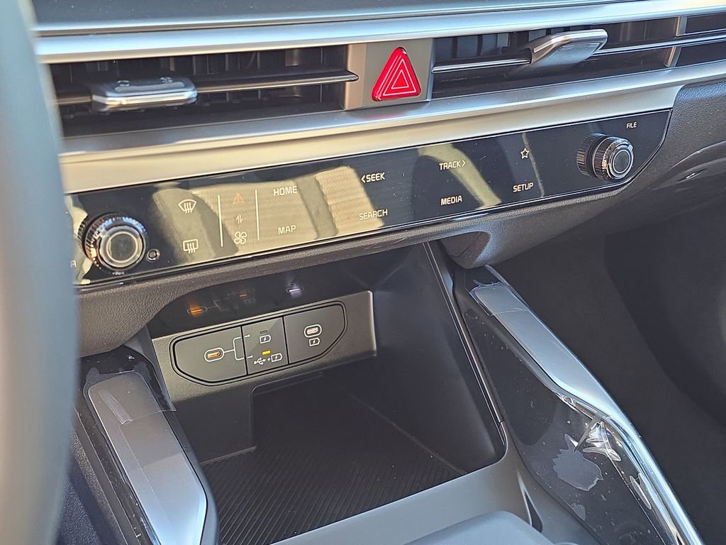 New 2026 Kia Sorento LX FWD image 24