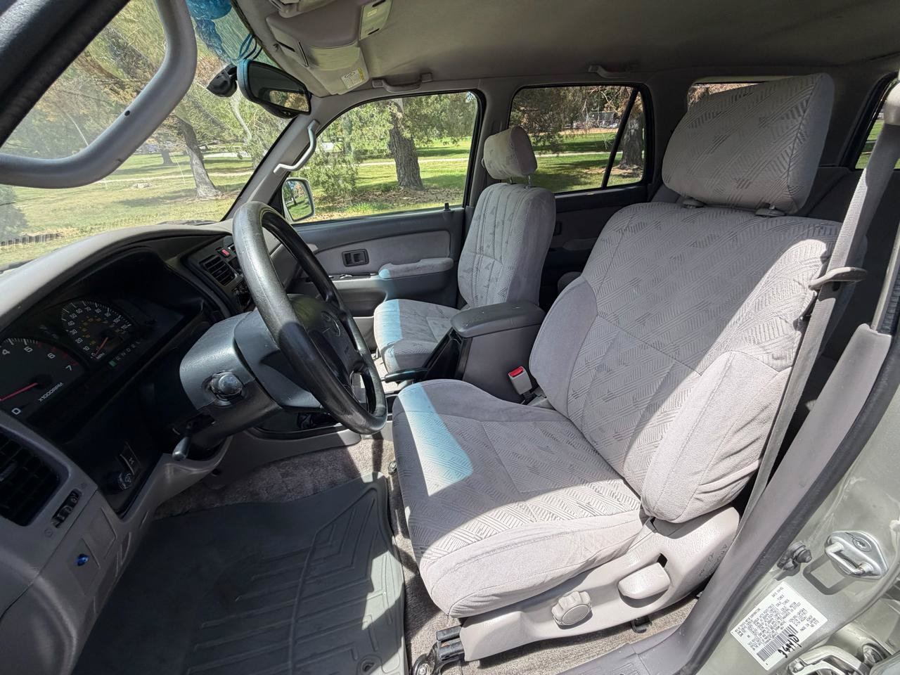 Used 2002 Toyota 4Runner SR5 AWD/4WD image 14