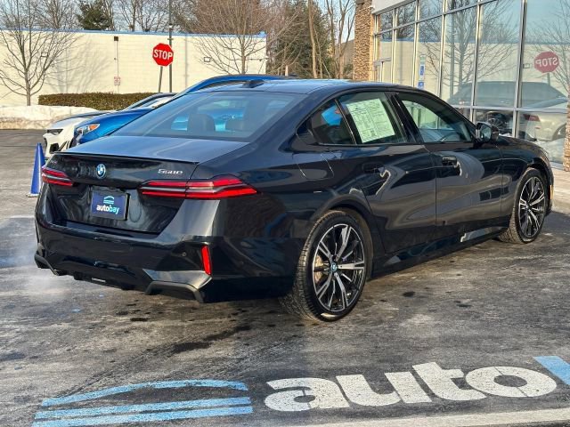 Used 2025 BMW 550e xDrive w/ Premium Package image 12