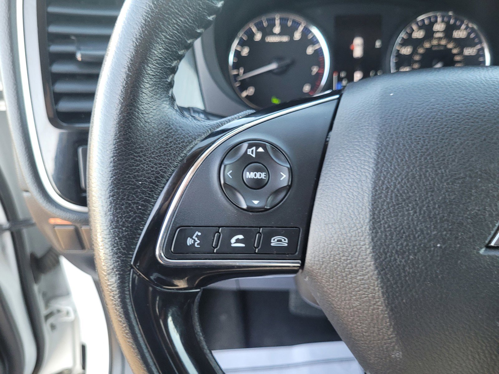 Used 2019 Mitsubishi Outlander SE image 22