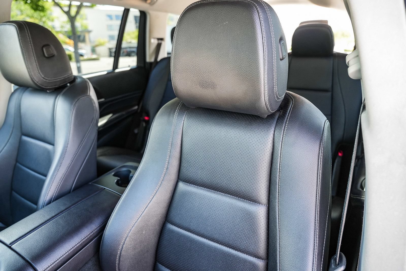 Used 2020 Mercedes-Benz GLS 450 4MATIC image 25