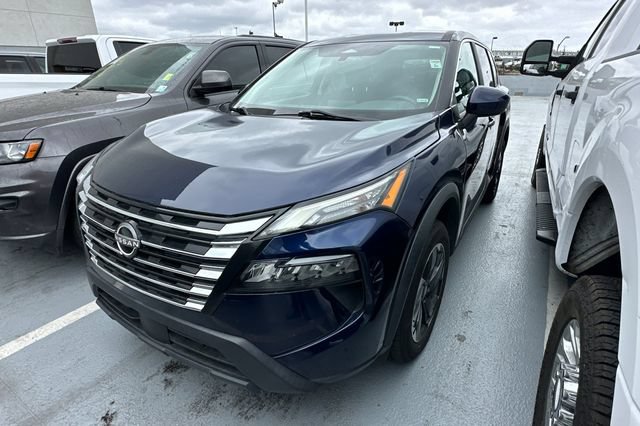 Used 2024 Nissan Rogue SV FWD image 2