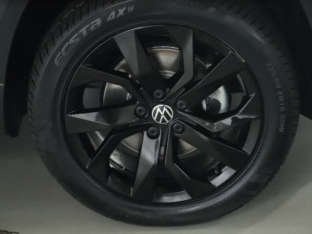 Certified 2023 Volkswagen Taos SE w/ Black Wheel Package AWD/4WD image 10