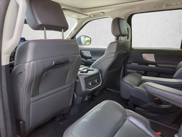 Used 2025 Ford Expedition Active image 18