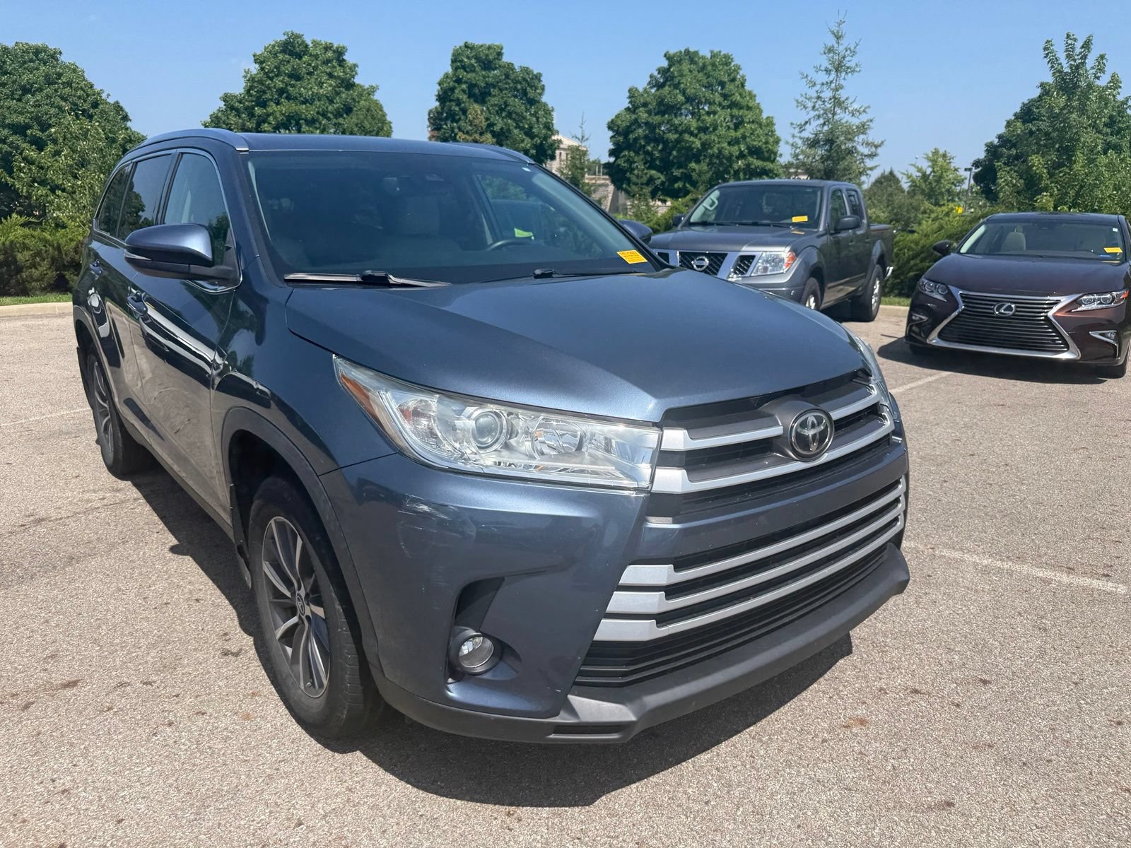 Used 2019 Toyota Highlander XLE AWD/4WD image 3