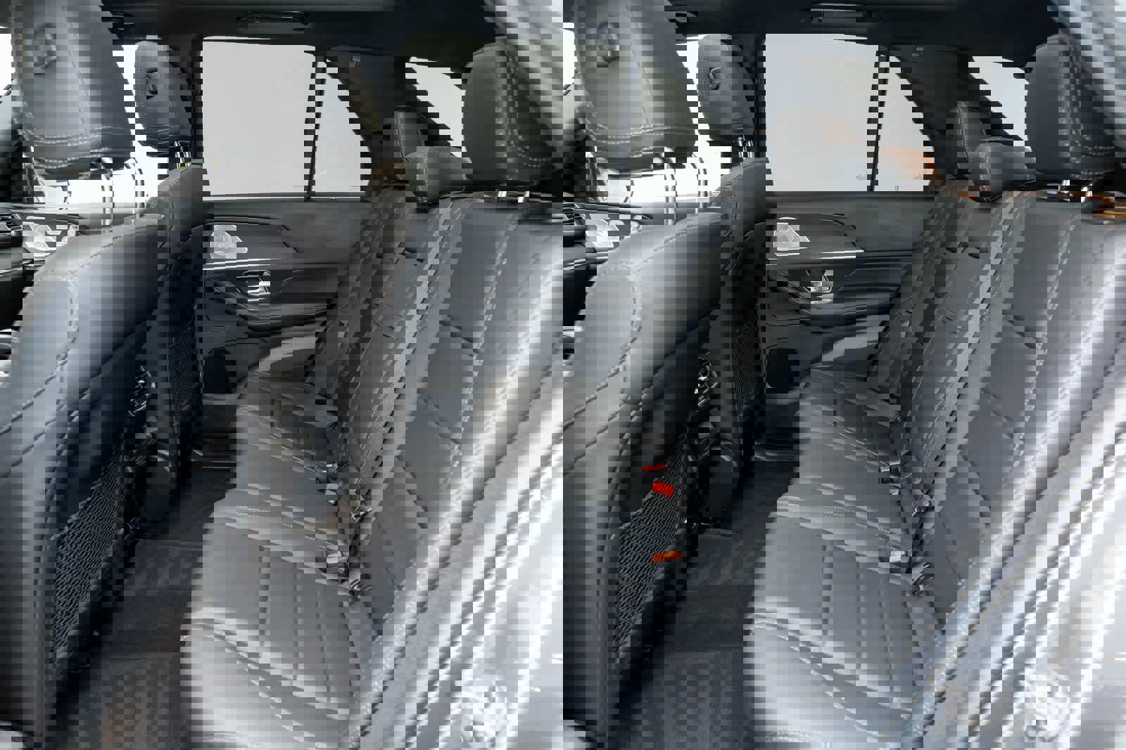 Used 2025 Mercedes-Benz GLE 450e 4MATIC w/ Driver Assistance Package image 12