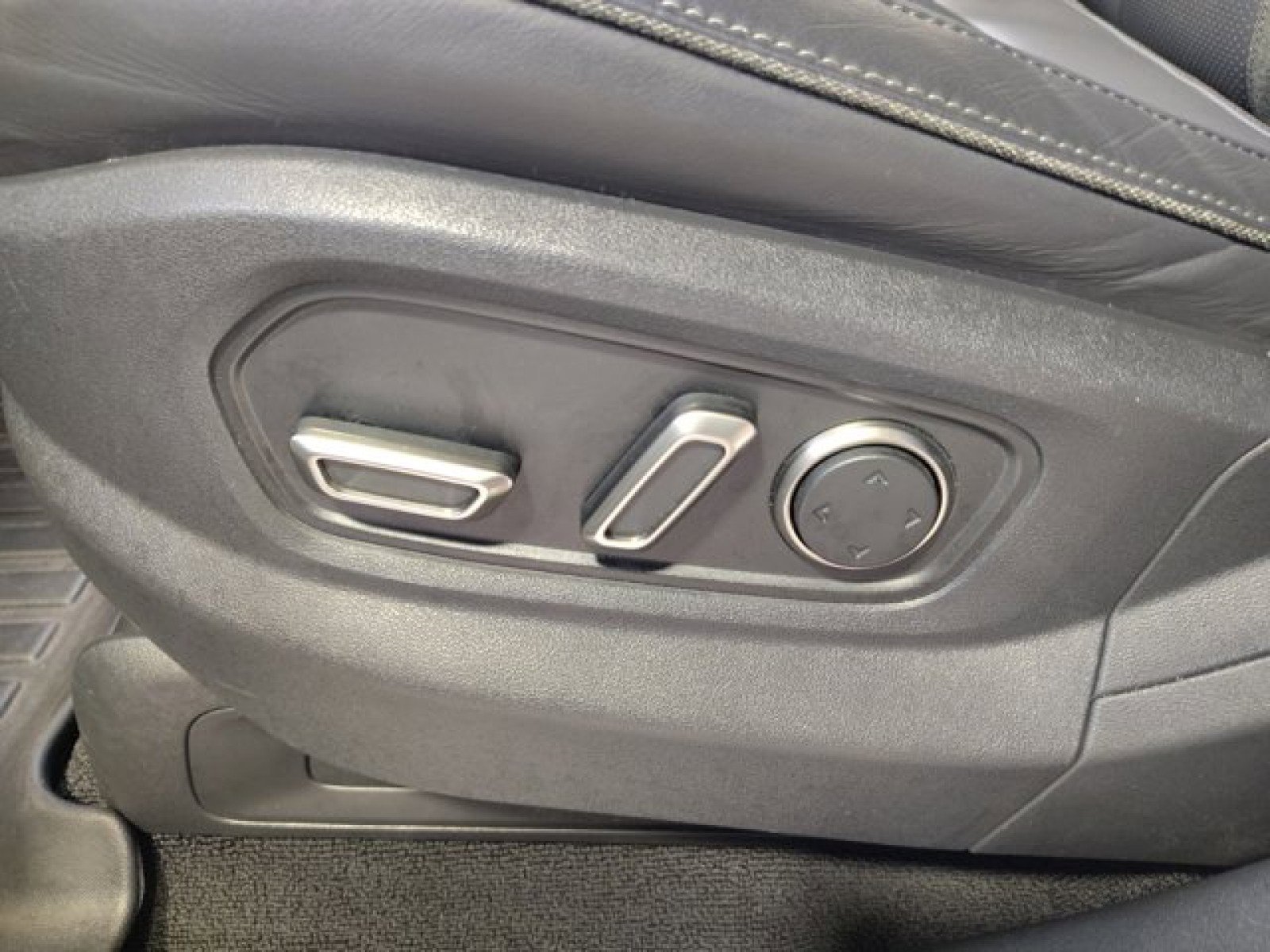 Used 2023 Rivian R1S Adventure AWD/4WD image 11
