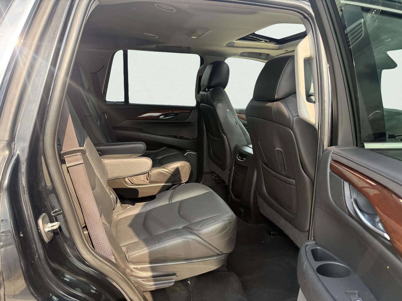 Used 2016 Cadillac Escalade Luxury AWD/4WD image 13
