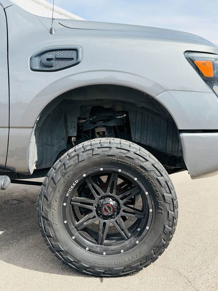 Used 2019 Nissan Titan SV w/ SV Convenience Package AWD/4WD image 3
