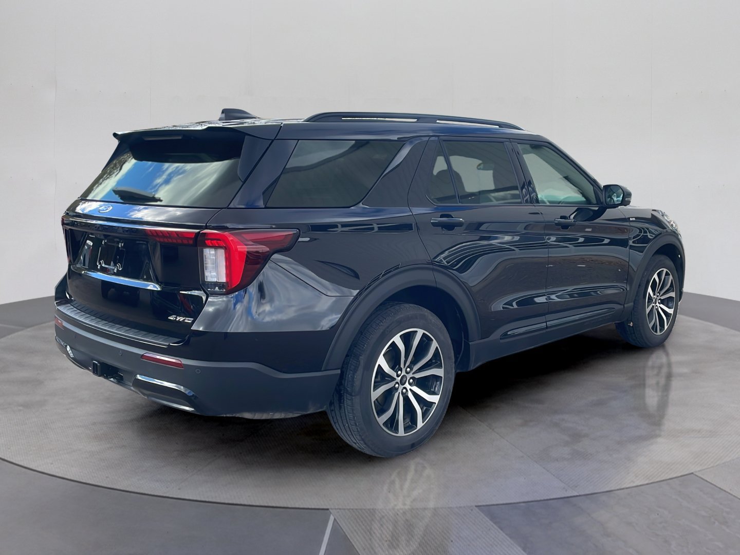 Certified 2025 Ford Explorer ST-Line AWD/4WD image 5