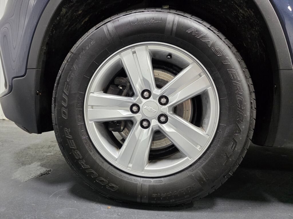 Used 2019 Chevrolet Trax LS w/ Tint and Cruise Package AWD/4WD image 5