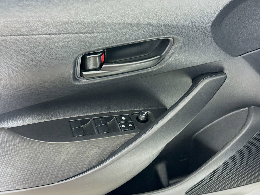 Used 2025 Toyota Corolla LE FWD image 12