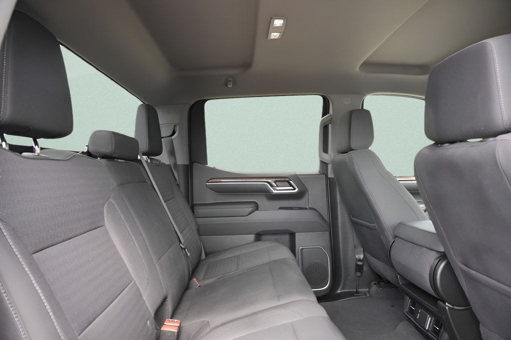 Used 2023 Chevrolet Silverado 1500 LT AWD/4WD image 15
