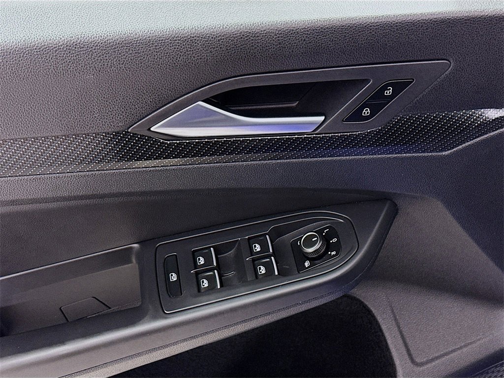 Certified 2024 Volkswagen Golf R image 21