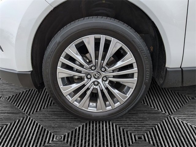 Used 2024 Toyota Venza Limited image 9