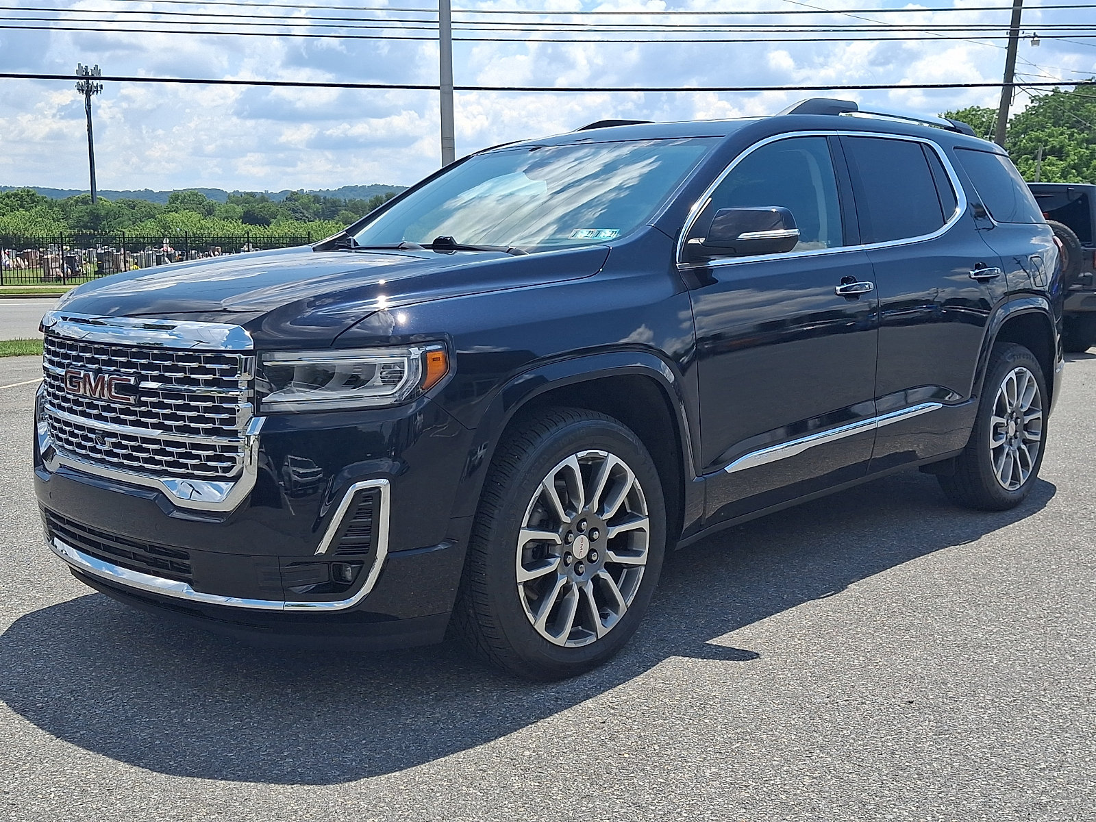 Used 2021 GMC Acadia Denali w/ Denali Ultimate Package AWD/4WD image 3