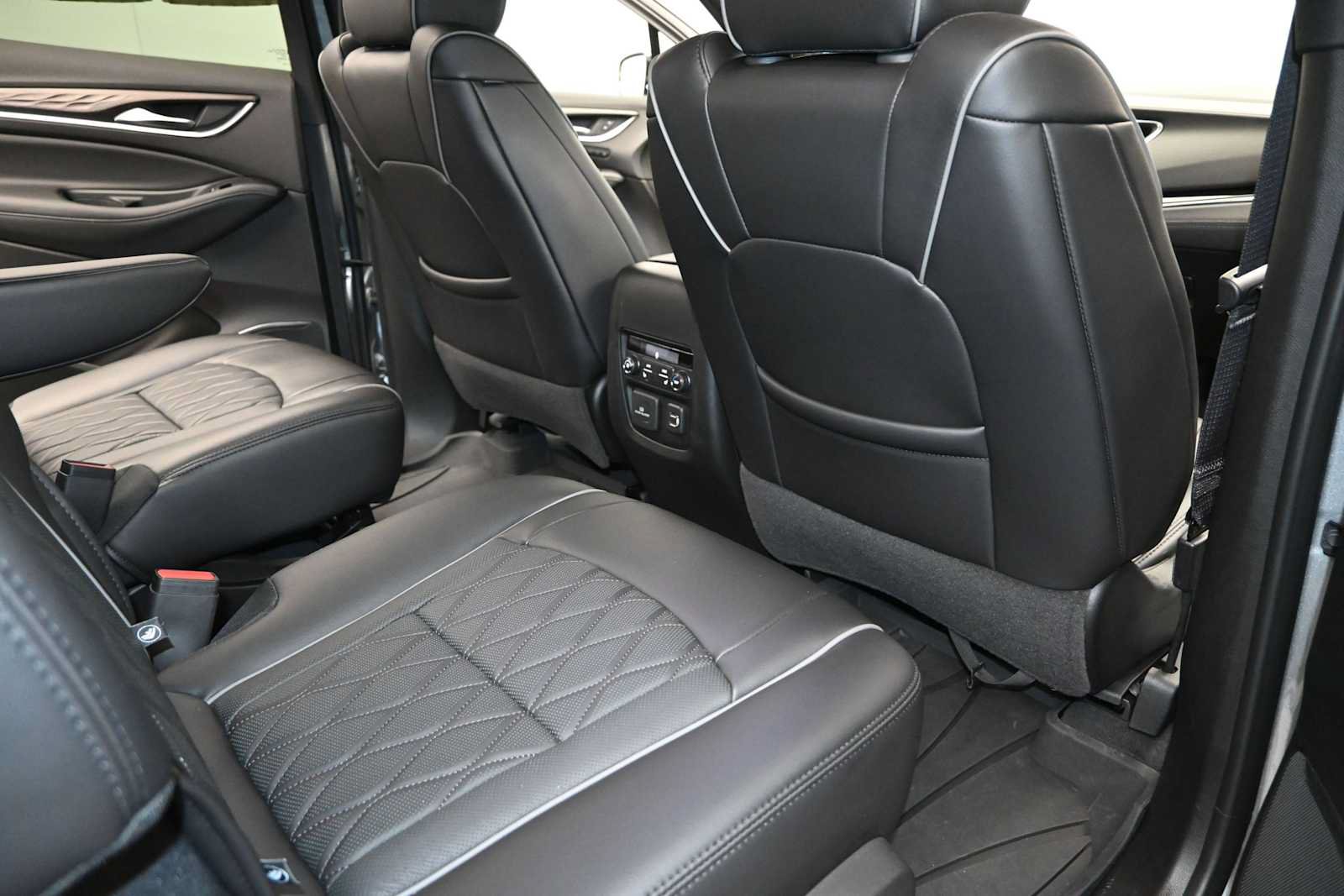 Used 2024 Buick Enclave Avenir AWD/4WD image 33