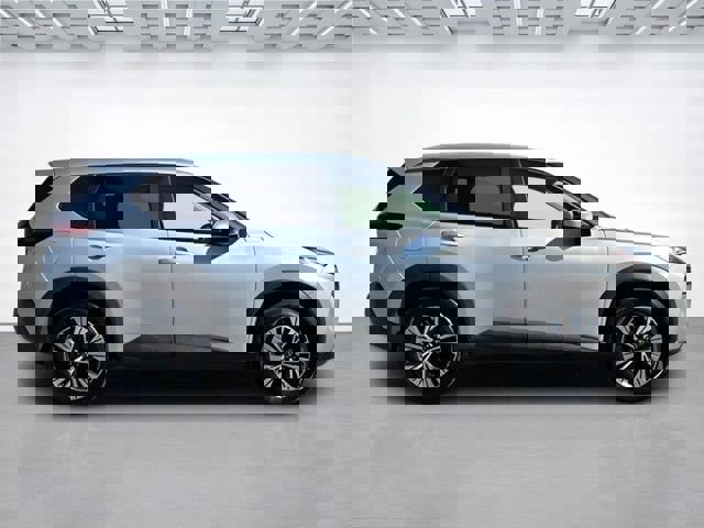 Used 2023 Nissan Rogue SV w/ SV Premium B Package image 3