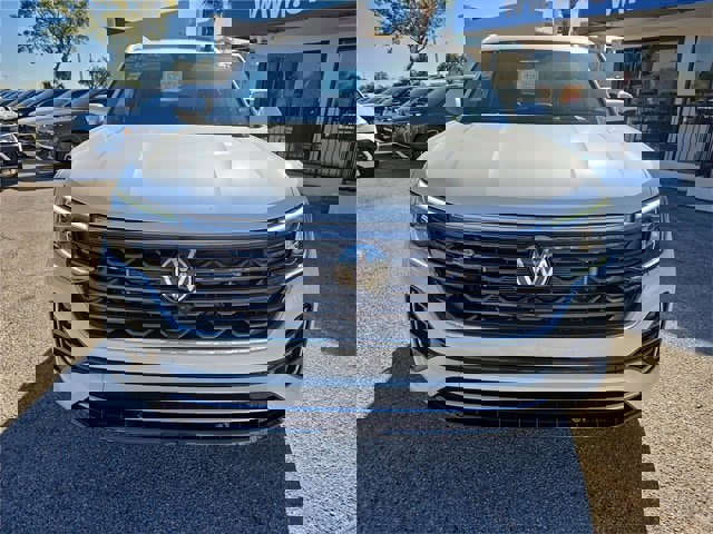 New 2026 Volkswagen Atlas SEL Premium R-Line image 2