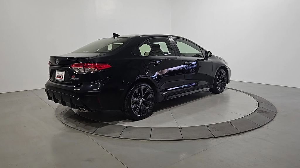 Used 2024 Toyota Corolla SE w/ SE Package image 5